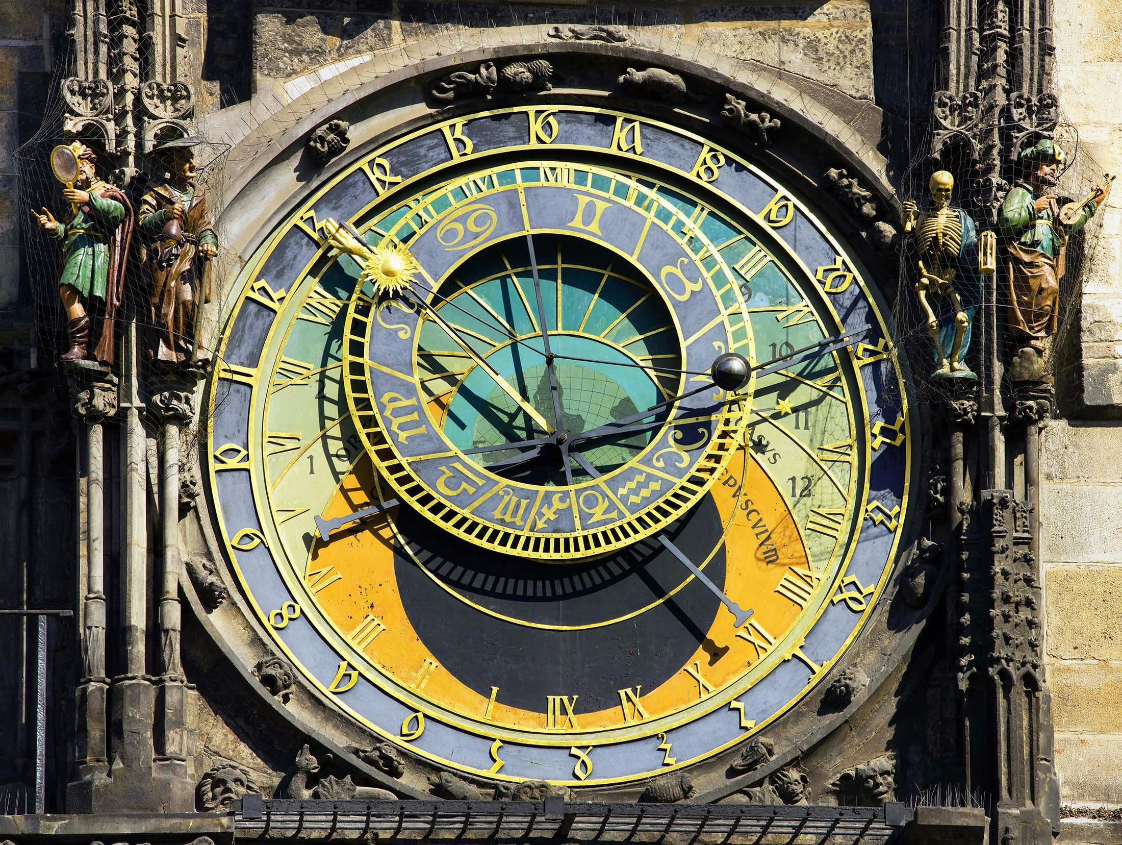 Prague's astronomical clock - Slow travel