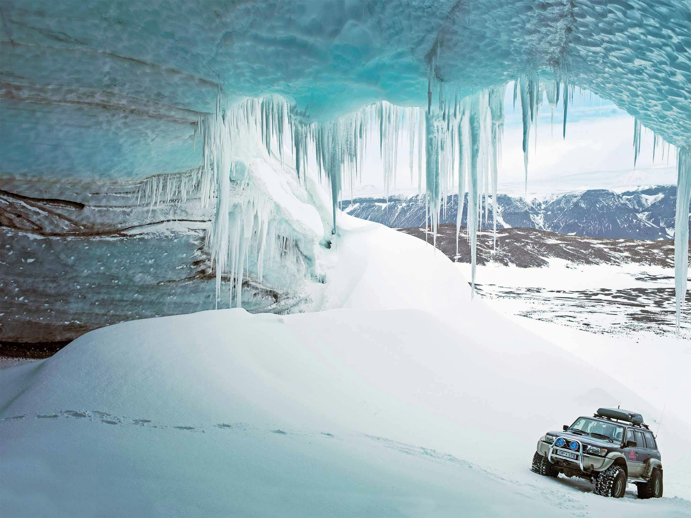 An Iceland glacier tour by 4x4 
