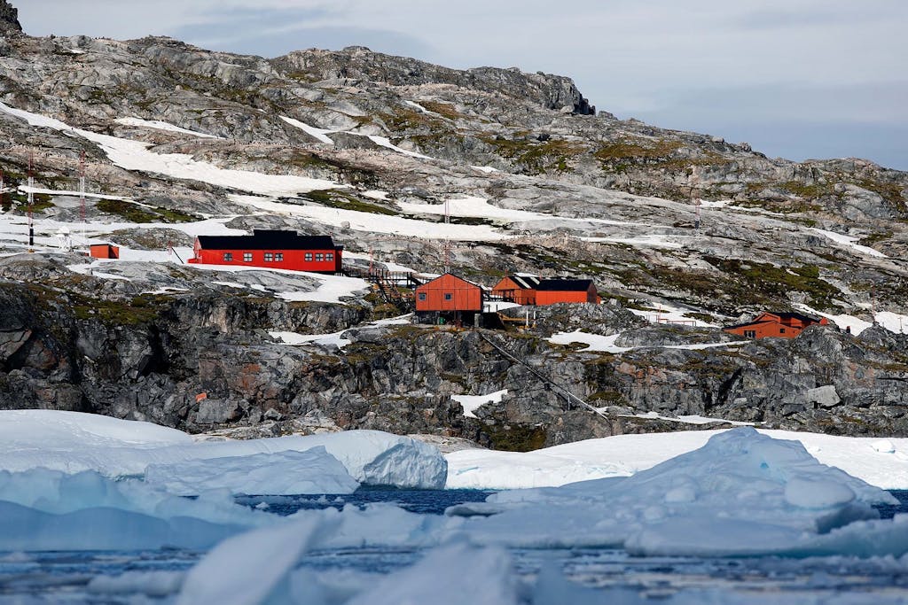 Cierva Cove sightseeing