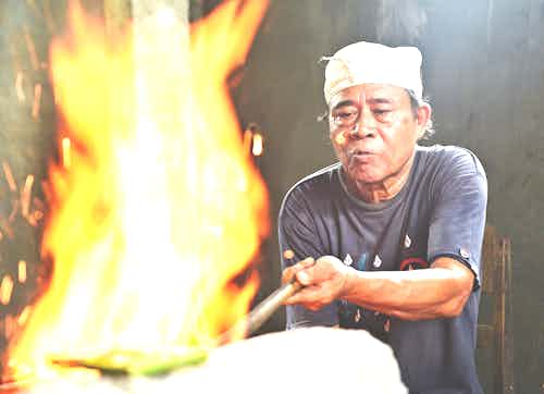 artisan craftspeople in Asia - Bali